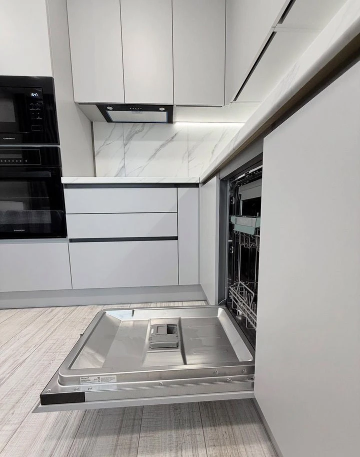 Кухня на заказ белая